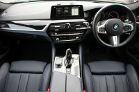 BMW 5シリーズ 530i ﾌﾞﾗｯｸｱｳﾄ 特別仕様車 1ｵｰﾅ 高出力 252馬力 ﾅｲﾄﾌﾞﾙｰﾚｻﾞｰ ｱﾀﾞﾌﾟﾃｨﾌﾞMｻｽ 専用19AW ﾌﾞﾗｯｸｷﾄﾞﾆｰｸﾞﾘﾙ 全席ﾋｰﾀｰ HUD ﾀｯﾁ画面HDDﾅﾋﾞTV 360度ｶﾒﾗ LEDﾍｯﾄﾞﾗｲﾄ 追従ACC ｽﾃｱﾘﾝｸﾞｻﾎﾟｰﾄ 2年保証