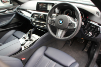 BMW 5シリーズ 530i ﾌﾞﾗｯｸｱｳﾄ 特別仕様車 1ｵｰﾅ 高出力 252馬力 ﾅｲﾄﾌﾞﾙｰﾚｻﾞｰ ｱﾀﾞﾌﾟﾃｨﾌﾞMｻｽ 専用19AW ﾌﾞﾗｯｸｷﾄﾞﾆｰｸﾞﾘﾙ 全席ﾋｰﾀｰ HUD ﾀｯﾁ画面HDDﾅﾋﾞTV 360度ｶﾒﾗ LEDﾍｯﾄﾞﾗｲﾄ 追従ACC ｽﾃｱﾘﾝｸﾞｻﾎﾟｰﾄ 2年保証