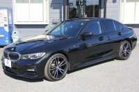 BMW 3シリーズ 320i Mｽﾎﾟｰﾂ ﾃﾞﾋﾞｭｰ&ｺﾝﾌｫｰﾄP ﾋｰﾀｰ黒革 19AW Pｱｼｽﾄﾌﾟﾗｽ 360度ｶﾒﾗ BMWﾗｲﾌﾞｺｯｸﾋﾟｯﾄﾞﾀｯﾁﾊﾟﾈﾙ対応ﾅﾋﾞApplecarplay対応 電動ﾄﾗﾝｸ LEDﾍｯﾄﾞﾗｲﾄ LEDﾌｫｸﾞPｱｼｽﾄ 後退ｱｼｽﾄ Dｱｼｽﾄﾌﾟﾛ 追従ACC ｽﾃｱﾘﾝｸﾞｻﾎﾟｰﾄ 2年保証