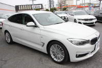 BMW 3シリーズ 320i ｸﾞﾗﾝﾂｰﾘｽﾓ ﾗｸﾞｼﾞｭｱﾘｰ 追従ACC ﾋｰﾀｰ茶革 衝突軽減ﾌﾞﾚｰｷ 車線逸脱警告 歩行者警告 ﾌﾙｾｸﾞTV ﾀｯﾁﾊﾟｯﾄﾞ対応iﾄﾞﾗｲﾌﾞHDDﾅﾋﾞBｶﾒﾗ 電動ﾄﾗﾝｸ ｽﾏｰﾄｷｰ Bluetooth接続 ｸﾛｰﾑﾗｲﾝｴｸｽﾃﾘｱ 2年保証