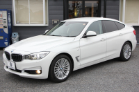 BMW 3シリーズ 320i ｸﾞﾗﾝﾂｰﾘｽﾓ ﾗｸﾞｼﾞｭｱﾘｰ 追従ACC ﾋｰﾀｰ茶革 衝突軽減ﾌﾞﾚｰｷ 車線逸脱警告 歩行者警告 ﾌﾙｾｸﾞTV ﾀｯﾁﾊﾟｯﾄﾞ対応iﾄﾞﾗｲﾌﾞHDDﾅﾋﾞBｶﾒﾗ 電動ﾄﾗﾝｸ ｽﾏｰﾄｷｰ Bluetooth接続 ｸﾛｰﾑﾗｲﾝｴｸｽﾃﾘｱ 2年保証