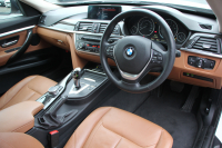 BMW 3シリーズ 320i ｸﾞﾗﾝﾂｰﾘｽﾓ ﾗｸﾞｼﾞｭｱﾘｰ 追従ACC ﾋｰﾀｰ茶革 衝突軽減ﾌﾞﾚｰｷ 車線逸脱警告 歩行者警告 ﾌﾙｾｸﾞTV ﾀｯﾁﾊﾟｯﾄﾞ対応iﾄﾞﾗｲﾌﾞHDDﾅﾋﾞBｶﾒﾗ 電動ﾄﾗﾝｸ ｽﾏｰﾄｷｰ Bluetooth接続 ｸﾛｰﾑﾗｲﾝｴｸｽﾃﾘｱ 2年保証