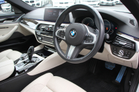 BMW 5シリーズ 530i Mｽﾎﾟｰﾂ ｲﾉﾍﾞｰｼｮﾝ&ｺﾝﾌｫｰﾄP 252馬力 ｻﾝﾙｰﾌ ﾊｰﾏﾝｶｰﾄﾞﾝ ｱｲﾎﾞﾘｰﾚｻﾞｰ ﾏｯｻｰｼﾞ&ｱｸﾃｨﾌﾞﾍﾞﾝﾁﾚｰｼｮﾝ 全席ﾋｰﾀｰ&4ｿﾞｰﾝｴｱｺﾝ ﾃﾞｨｽﾌﾟﾚｲｷｰ&ﾘﾓｰﾄP ｼﾞｪｽﾁｬｰC HUD LEDﾍｯﾄﾞﾗｲﾄ 追従ACC 360度ｶﾒﾗ 2年保証