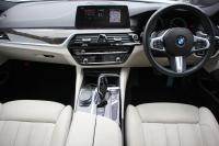 BMW 5シリーズ 530i Mｽﾎﾟｰﾂ ｲﾉﾍﾞｰｼｮﾝ&ｺﾝﾌｫｰﾄP 252馬力 ｻﾝﾙｰﾌ ﾊｰﾏﾝｶｰﾄﾞﾝ ｱｲﾎﾞﾘｰﾚｻﾞｰ ﾏｯｻｰｼﾞ&ｱｸﾃｨﾌﾞﾍﾞﾝﾁﾚｰｼｮﾝ 全席ﾋｰﾀｰ&4ｿﾞｰﾝｴｱｺﾝ ﾃﾞｨｽﾌﾟﾚｲｷｰ&ﾘﾓｰﾄP ｼﾞｪｽﾁｬｰC HUD LEDﾍｯﾄﾞﾗｲﾄ 追従ACC 360度ｶﾒﾗ 2年保証