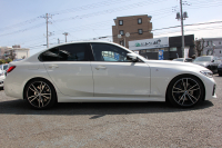 BMW 3シリーズ 330e Mｽﾎﾟｰﾂ ﾊｲﾗｲﾝ&ｲﾉﾍﾞｰｼｮﾝP PHEV ﾋｰﾀｰ黒革 真珠色 ﾚｰｻﾞｰLEDﾗｲﾄ ｼﾞｪｽﾁｬｰC ｵﾌﾟｼｮﾝ19AW Mspﾌﾞﾚｰｷ 360度ｶﾒﾗ HUD ﾌﾙｾｸﾞTV 追従ACC ｽﾃｱﾘﾝｸﾞｻﾎﾟｰﾄ Applecarplay ﾗﾝﾊﾞｰｻﾎﾟｰﾄ 2年保証