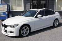 BMW 3シリーズ 320d Mｽﾎﾟｰﾂ 最終ﾓﾃﾞﾙ 8C新ｴﾝｼﾞﾝ ｻﾝﾙｰﾌ ﾋｰﾀｰ黒革 液晶ﾒｰﾀｰ 追従ACC LEDﾍｯﾄﾞﾗｲﾄ&ﾃｰﾙ ﾀｯﾁ画面対応HDDﾅﾋﾞBluetooth接続 Mﾊﾟﾌｫｰﾏﾝｽｽﾎﾟｲﾗｰ ﾚｰﾝﾁｪﾝｼﾞ警告 衝突軽減ﾌﾞﾚｰｷ 車線逸脱警告 歩行者警告 2年保証