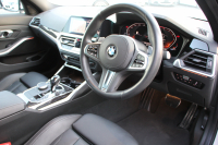 BMW 3シリーズ 320d Xdrive Mｽﾎﾟｰﾂ ﾊｲﾗｲﾝ ｺﾝﾌｫｰﾄP 4WD 真珠色 ﾋｰﾀｰ黒革 Pｱｼｽﾄﾌﾟﾗｽ 360度ｶﾒﾗ 電動ﾄﾗﾝｸ BMWﾗｲﾌﾞｺｯｸﾋﾟｯﾄﾞﾀｯﾁ画面ﾅﾋﾞApplecarplay対応 ﾜｲﾔﾚｽ充電 LEDﾍｯﾄﾞﾗｲﾄ ｵｰﾄﾊｲﾋﾞｰﾑ 追従ACC ｽﾃｱﾘﾝｸﾞｻﾎﾟｰﾄ ﾚｰﾝﾁｪﾝｼﾞ警告 2年保証
