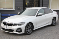 BMW 3シリーズ 320d Xdrive Mｽﾎﾟｰﾂ ﾊｲﾗｲﾝ ｺﾝﾌｫｰﾄP 4WD 真珠色 ﾋｰﾀｰ黒革 Pｱｼｽﾄﾌﾟﾗｽ 360度ｶﾒﾗ 電動ﾄﾗﾝｸ BMWﾗｲﾌﾞｺｯｸﾋﾟｯﾄﾞﾀｯﾁ画面ﾅﾋﾞApplecarplay対応 ﾜｲﾔﾚｽ充電 LEDﾍｯﾄﾞﾗｲﾄ ｵｰﾄﾊｲﾋﾞｰﾑ 追従ACC ｽﾃｱﾘﾝｸﾞｻﾎﾟｰﾄ ﾚｰﾝﾁｪﾝｼﾞ警告 2年保証