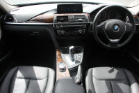 BMW 3シリーズ 320i ﾂｰﾘﾝｸﾞﾗｸﾞｼﾞｭｱﾘｰ LCI後期 新ｴﾝｼﾞﾝ ﾊﾟﾉﾗﾏｻﾝR ﾋｰﾀｰ黒革 LEDﾍｯﾄﾞﾗｲﾄ&ﾃｰﾙ TOPﾋﾞｭｰ&ｻｲﾄﾞﾋﾞｭｰｶﾒﾗ Pｱｼｽﾄ 追従ACC ﾚｰﾝC警告 衝突軽減ﾌﾞﾚｰｷ 車線逸脱&歩行者 警告ﾀｯﾁﾊﾟｯﾄﾞ対応HDDﾅﾋﾞBluetooth接続 Bｶﾒﾗ ｽﾏｰﾄｷｰ 電動ﾄﾗﾝｸ 2年保証