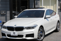 BMW 6シリーズ 630i ｸﾞﾗﾝﾂｰﾘｽﾓ Mｽﾎﾟｰﾂ ｺﾝﾌｫｰﾄP 真珠色 ﾊﾟﾉﾗﾏｻﾝR ｺﾆｬｯｸﾚｻﾞｰ 全席ﾋｰﾀｰ ﾌﾛﾝﾄﾏｯｻｰｼﾞ&ﾍﾞﾝﾁﾚｰｼｮﾝ ﾘｱ電動可倒調整 ﾊｰﾏﾝｶｰﾄﾞﾝ 追従ACC HUD LEDﾍｯﾄﾞﾗｲﾄ 4ｿﾞｰﾝｴｱｺﾝ 360度ｶﾒﾗ ｿﾌﾄｸﾛｰｽﾞﾄﾞｱ ﾀｯﾁ画面ﾅﾋﾞ電動ﾄﾗﾝｸ 2年保証