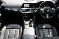 BMW 3シリーズ 320i Mｽﾎﾟｰﾂ ﾃﾞﾋﾞｭｰ&ｺﾝﾌｫｰﾄP ﾋｰﾀｰ黒革 19AW HUD BMWﾗｲﾌﾞｺｯｸﾋﾟｯﾄﾞﾀｯﾁﾊﾟﾈﾙ対応HDDﾅﾋﾞApplecarplay対応 電動ﾄﾗﾝｸ LEDﾍｯﾄﾞﾗｲﾄ LEDﾌｫｸﾞPｱｼｽﾄ 追従ACC ｽﾃｱﾘﾝｸﾞｻﾎﾟｰﾄ Hifiｽﾋﾟｰｶｰ 2年保証