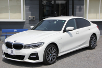 BMW 3シリーズ 330e Mｽﾎﾟｰﾂ ﾊｲﾗｲﾝ ｲﾉﾍﾞｰｼｮﾝ&ｺﾝﾌｫｰﾄP PHEV 1ｵｰﾅ ﾋｰﾀｰ黒革 ﾚｰｻﾞｰﾗｲﾄ ｼﾞｪｽﾁｬｰC 360度ｶﾒﾗ 後退ｱｼｽﾄ HUD 追従ACC ｽﾃｱﾘﾝｸﾞｻﾎﾟｰﾄ Applecarplay ﾗﾝﾊﾞｰｻﾎﾟｰﾄ 電動ﾄﾗﾝｸ Msportﾌﾞﾚｰｷ BMWﾗｲﾌﾞｺｯｸﾋﾟｯﾄﾞ2年保証