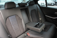 BMW 3シリーズ 320i Mｽﾎﾟｰﾂ ｺﾝﾌｫｰﾄP ｼｰﾄﾋｰﾀｰ HUD ｼﾞｪｽﾁｬｰｺﾝﾄﾛｰﾙ 追従ACC ｽﾃｱﾘﾝｸﾞｻﾎﾟｰﾄ ﾌﾞﾗｯｸﾍﾟｲﾝﾄAW&H&Rｻｽ BMWﾗｲﾌﾞｺｯｸﾋﾟｯﾄ ｱｯﾌﾟﾙｶｰﾌﾟﾚｲ HDDﾅﾋﾞPｱｼｽﾄ LEDﾍｯﾄﾞﾗｲﾄ ｵｰﾄﾊｲﾋﾞｰﾑ 電動ﾄﾗﾝｸ ｽﾏｰﾄｷｰ 2年保証