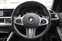 BMW 3シリーズ 320i Mｽﾎﾟｰﾂ ｺﾝﾌｫｰﾄP ｼｰﾄﾋｰﾀｰ HUD ｼﾞｪｽﾁｬｰｺﾝﾄﾛｰﾙ 追従ACC ｽﾃｱﾘﾝｸﾞｻﾎﾟｰﾄ ﾌﾞﾗｯｸﾍﾟｲﾝﾄAW&H&Rｻｽ BMWﾗｲﾌﾞｺｯｸﾋﾟｯﾄ ｱｯﾌﾟﾙｶｰﾌﾟﾚｲ HDDﾅﾋﾞPｱｼｽﾄ LEDﾍｯﾄﾞﾗｲﾄ ｵｰﾄﾊｲﾋﾞｰﾑ 電動ﾄﾗﾝｸ ｽﾏｰﾄｷｰ 2年保証