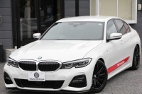 BMW 3シリーズ 320i Mｽﾎﾟｰﾂ ｺﾝﾌｫｰﾄP ｼｰﾄﾋｰﾀｰ HUD ｼﾞｪｽﾁｬｰｺﾝﾄﾛｰﾙ 追従ACC ｽﾃｱﾘﾝｸﾞｻﾎﾟｰﾄ ﾌﾞﾗｯｸﾍﾟｲﾝﾄAW&H&Rｻｽ BMWﾗｲﾌﾞｺｯｸﾋﾟｯﾄ ｱｯﾌﾟﾙｶｰﾌﾟﾚｲ HDDﾅﾋﾞPｱｼｽﾄ LEDﾍｯﾄﾞﾗｲﾄ ｵｰﾄﾊｲﾋﾞｰﾑ 電動ﾄﾗﾝｸ ｽﾏｰﾄｷｰ 2年保証