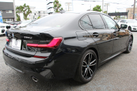 BMW 3シリーズ 320d Xdrive Mｽﾎﾟｰﾂ ﾃﾞﾋﾞｭｰP ｺﾝﾌｫｰﾄP 4WD ﾋｰﾀｰ黒革 ﾌﾞﾙｰｽﾃｯﾁ 19AW LEDﾍｯﾄﾞﾗｲﾄ ｵｰﾄﾊｲﾋﾞｰﾑ 追従ACC ｽﾃｱﾘﾝｸﾞｻﾎﾟｰﾄ ｱｯﾌﾟﾙｶｰﾌﾟﾚｲ Pｱｼｽﾄ ﾀｯﾁ画面HDDﾅﾋﾞ電動ﾄﾗﾝｸ ｽﾏｰﾄOP/CL Hifiｽﾋﾟｰｶｰ 2年保証