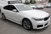 BMW 6シリーズ 630i ｸﾞﾗﾝﾂｰﾘｽﾓ Mｽﾎﾟｰﾂ ｾﾚｸﾄ&ｲﾉﾍﾞｰｼｮﾝP ﾊﾟﾉﾗﾏｻﾝﾙｰﾌ 全席ﾋｰﾀｰ黒革 ﾊｰﾏﾝｶｰﾄﾞﾝ ﾃﾞｨｽﾌﾟﾚｲｷｰ ﾘﾓｰﾄﾊﾟｰｷﾝｸﾞﾘｱｼｰﾄ可倒調整 ｼﾞｪｽﾁｬｰｺﾝﾄﾛｰﾙ LEDﾍｯﾄﾞﾗｲﾄ 360度ｶﾒﾗ HUD 追従ACC ﾜｲﾔﾚｽ充電 4ｿﾞｰﾝｴｱｺﾝ 2年保証