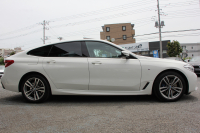 BMW 6シリーズ 630i ｸﾞﾗﾝﾂｰﾘｽﾓ Mｽﾎﾟｰﾂ ｾﾚｸﾄ&ｲﾉﾍﾞｰｼｮﾝP ﾊﾟﾉﾗﾏｻﾝﾙｰﾌ 全席ﾋｰﾀｰ黒革 ﾊｰﾏﾝｶｰﾄﾞﾝ ﾃﾞｨｽﾌﾟﾚｲｷｰ ﾘﾓｰﾄﾊﾟｰｷﾝｸﾞﾘｱｼｰﾄ可倒調整 ｼﾞｪｽﾁｬｰｺﾝﾄﾛｰﾙ LEDﾍｯﾄﾞﾗｲﾄ 360度ｶﾒﾗ HUD 追従ACC ﾜｲﾔﾚｽ充電 4ｿﾞｰﾝｴｱｺﾝ 2年保証