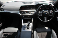 BMW 3シリーズ 320i Mｽﾎﾟｰﾂ ｺﾝﾌｫｰﾄP 1ｵｰﾅ 360度ｶﾒﾗ ｼｰﾄﾋｰﾀｰ ﾌﾙｾｸﾞTV 追従ACC ｽﾃｱﾘﾝｸﾞｻﾎﾟｰﾄ BMWﾗｲﾌﾞｺｯｸﾋﾟｯﾄﾞLEDﾍｯﾄﾞﾗｲﾄ ｵｰﾄﾊｲﾋﾞｰﾑ ﾜｲﾔﾚｽ充電 Pｱｼｽﾄ ﾊｰﾌﾚｻﾞｰ 電動ﾄﾗﾝｸ 3ｿﾞｰﾝｴｱｺﾝ ｱｯﾌﾟﾙｶｰﾌﾟﾚｲ 2年保証