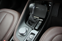 BMW X1 Xdrive18d ｱｰﾊﾞﾆｽﾀ 西日本地区限定 ｽﾊﾟｰｸﾘﾝｸﾞﾌﾞﾗｳﾝ ﾊｲﾗｲﾝ&ｺﾝﾌｫｰﾄP 追従ACC HUD ﾋｰﾀｰ茶革 電動ｼｰﾄ 19AW ﾀｯﾁ画面新HDDﾅﾋﾞPｱｼｽﾄ LEDﾍｯﾄﾞﾗｲﾄ 電動ﾄﾗﾝｸ 専用ﾊﾞｯｼﾞ衝突軽減ﾌﾞﾚｰｷ 車線逸脱&歩行者警告 2年保証