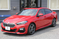 BMW 2シリーズ 218d ｸﾞﾗﾝｸｰﾍﾟMｽﾎﾟｰﾂ EDJOY+ ﾌﾟﾗｽP 1ｵﾅ ﾊﾟﾉﾗﾏｻﾝR ﾏｸﾞﾏﾚｯﾄﾞﾚｻﾞｰ ｼｰﾄﾋｰﾀｰ&ﾗﾝﾊﾞｰｻﾎﾟｰﾄ 燃費21.3km/L 追従ACC LEDﾍｯﾄﾞﾗｲﾄ ｲﾙﾐﾎﾞｽﾄﾝﾄﾘﾑ ﾀｯﾁ画面HDDﾅﾋﾞApplecarplay Pｱｼｽﾄ 後退ｱｼｽﾄ 2年保証