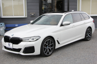 BMW 5シリーズ 530i ﾂｰﾘﾝｸﾞMｽﾎﾟｰﾂ ｾﾚｸﾄP 後期 252馬力 ﾊﾟﾉﾗﾏｻﾝﾙｰﾌ ｺﾆｬｯｸﾚｻﾞｰ 全席ﾋｰﾀｰ ﾊｰﾏﾝｶｰﾄﾞﾝｻﾗｳﾝﾄﾞｱﾀﾞﾌﾟﾃｨﾌﾞｻｽ 19AW Mspﾌﾞﾚｰｷ LEDﾍｯﾄﾞﾗｲﾄ ｵｰﾄﾊｲﾋﾞｰﾑ 360度ｶﾒﾗ ｱｯﾌﾟﾙｶｰﾌﾟﾚｲ BMWﾗｲﾌﾞｺｯｸﾋﾟｯﾄ 2年保証