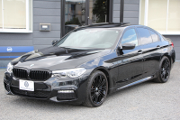 BMW 5シリーズ 530i Mｽﾎﾟｰﾂ 左ﾊﾝﾄﾞﾙ 1ｵｰﾅ ｻﾝﾙｰﾌ ｺﾝﾌｫｰﾄP ﾏｯｻｰｼﾞ&ﾍﾞﾝﾁﾚｰｼｮﾝ 全席ﾋｰﾀｰ黒革 ｺﾝﾌｫｰﾄｼｰﾄ ｿﾌﾄｸﾛｰｽﾞﾄﾞｱ HUD ｼﾞｪｽﾁｬｰC 追従ACC 360度ｶﾒﾗ ﾀｯﾁ画面HDDﾅﾋﾞLEDﾍｯﾄﾞﾗｲﾄ ｵｰﾄﾊｲﾋﾞｰﾑ 電動ﾄﾗﾝｸ 2年保証