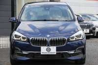 BMW 2シリーズ 218d ｸﾞﾗﾝﾂｱﾗｰ ﾗｸﾞｼﾞｭｱﾘｰ 後期 ﾌｪｲｽﾘﾌﾄ後 3列7人乗り ADｱｸﾃｨﾌﾞｾｰﾌﾃｨ&ｺﾝﾌｫｰﾄP 追従ACC HUD 受注生産OPｵｲｽﾀｰﾚｻﾞｰ 電動ﾄﾗﾝｸ LEDﾍｯﾄﾞﾗｲﾄ ﾒﾓﾘｰ付電動ｼｰﾄ ﾀｯﾁ画面HDDﾅﾋﾞﾊﾟｰｷﾝｸﾞｱｼｽﾄ 2年保証
