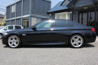 BMW 5シリーズ 535i Mｽﾎﾟｰﾂ 直6ﾀｰﾎﾞN55B30Aｴﾝｼﾞﾝ 306馬力 下取車 禁煙車 ﾋｰﾀｰ黒革 ｵﾌﾟｼｮﾝ19AW iﾄﾞﾗｲﾌﾞHDDﾅﾋﾞBluetoothｵｰﾃﾞｨｵ ﾌﾙｾｸﾞTV Bｶﾒﾗ ﾊﾟﾄﾞﾙｼﾌﾄ 専用ｴｱﾛ 8速AT ｸﾙｺﾝ LEDﾘﾝｸﾞｷｾﾉﾝ ﾐﾗｰETC ｺﾝﾌｫｰﾄｱｸｾｽ 2年保証