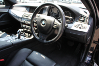 BMW 5シリーズ 535i Mｽﾎﾟｰﾂ 直6ﾀｰﾎﾞN55B30Aｴﾝｼﾞﾝ 306馬力 下取車 禁煙車 ﾋｰﾀｰ黒革 ｵﾌﾟｼｮﾝ19AW iﾄﾞﾗｲﾌﾞHDDﾅﾋﾞBluetoothｵｰﾃﾞｨｵ ﾌﾙｾｸﾞTV Bｶﾒﾗ ﾊﾟﾄﾞﾙｼﾌﾄ 専用ｴｱﾛ 8速AT ｸﾙｺﾝ LEDﾘﾝｸﾞｷｾﾉﾝ ﾐﾗｰETC ｺﾝﾌｫｰﾄｱｸｾｽ 2年保証