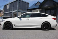 BMW 6シリーズ 630i ｸﾞﾗﾝﾂｰﾘｽﾓ Mｽﾎﾟｰﾂ ｾﾚｸﾄ&ｲﾉﾍﾞｰｼｮﾝP ﾊﾟﾉﾗﾏｻﾝﾙｰﾌ 全席ﾋｰﾀｰ黒革 ﾊｰﾏﾝｶｰﾄﾞﾝｻﾗｳﾝﾄﾞﾘｱｼｰﾄ可倒調整 ﾃﾞｨｽﾌﾟﾚｲｷｰ ﾘﾓｰﾄP LEDﾍｯﾄﾞﾗｲﾄ 360度ｶﾒﾗ HUD 追従ACC ﾜｲﾔﾚｽ充電 4ｿﾞｰﾝｴｱｺﾝ Rolfhartge20AW 2年保証