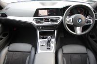 BMW 3シリーズ 320d Xdrive Mｽﾎﾟｰﾂ ｺﾝﾌｫｰﾄP 4WD Pｱｼｽﾄﾌﾟﾗｽ 360度ｶﾒﾗ BMWﾗｲﾌﾞｺｯｸﾋﾟｯﾄﾞﾀｯﾁ画面HDDﾅﾋﾞApplecarplay ﾜｲﾔﾚｽ充電 LEDﾍｯﾄﾞﾗｲﾄ ｵｰﾄﾊｲﾋﾞｰﾑ 追従ACC ｽﾃｱﾘﾝｸﾞｻﾎﾟｰﾄ ﾚｰﾝﾁｪﾝｼﾞ警告 ｼｰﾄﾋｰﾀｰ 2年保証