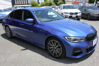 BMW 3シリーズ 320d Xdrive Mｽﾎﾟｰﾂ ｺﾝﾌｫｰﾄP 4WD Pｱｼｽﾄﾌﾟﾗｽ 360度ｶﾒﾗ BMWﾗｲﾌﾞｺｯｸﾋﾟｯﾄﾞﾀｯﾁ画面HDDﾅﾋﾞApplecarplay ﾜｲﾔﾚｽ充電 LEDﾍｯﾄﾞﾗｲﾄ ｵｰﾄﾊｲﾋﾞｰﾑ 追従ACC ｽﾃｱﾘﾝｸﾞｻﾎﾟｰﾄ ﾚｰﾝﾁｪﾝｼﾞ警告 ｼｰﾄﾋｰﾀｰ 2年保証