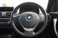BMW 1シリーズ M135i ﾊﾟｰｷﾝｸﾞｻﾎﾟｰﾄP 直6ﾀｰﾎﾞ320馬力 衝突軽減ﾌﾞﾚｰｷ 車線逸脱警告 歩行者警告 ｱﾀﾞﾌﾟﾃｨﾌﾞMｻｽ ﾀｯﾁﾊﾟｯﾄﾞ対応HDDﾅﾋﾞ専用ｴｱﾛ 18AW&ﾌﾞﾚｰｷ 左右独立ｵｰﾄｴｱｺﾝ ﾊﾟﾄﾞﾙｼﾌﾄ 8速AT ｽﾏｰﾄｷｰ Bluetooth接続 2年保証
