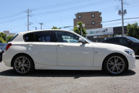 BMW 1シリーズ M135i ﾊﾟｰｷﾝｸﾞｻﾎﾟｰﾄP 直6ﾀｰﾎﾞ320馬力 衝突軽減ﾌﾞﾚｰｷ 車線逸脱警告 歩行者警告 ｱﾀﾞﾌﾟﾃｨﾌﾞMｻｽ ﾀｯﾁﾊﾟｯﾄﾞ対応HDDﾅﾋﾞ専用ｴｱﾛ 18AW&ﾌﾞﾚｰｷ 左右独立ｵｰﾄｴｱｺﾝ ﾊﾟﾄﾞﾙｼﾌﾄ 8速AT ｽﾏｰﾄｷｰ Bluetooth接続 2年保証