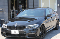 BMW 5シリーズ 523i ｴﾃﾞｨｼｮﾝﾐｯｼｮﾝｲﾝﾎﾟｯｼﾌﾞﾙ 特別仕様車 ﾊｰﾏﾝｶｰﾄﾞﾝｻﾗｳﾝﾄﾞHUD 専用ﾌﾞﾗｯｸ19AW ﾌﾞﾗｯｸｷﾄﾞﾆｰｸﾞﾘﾙ 追従ACC ｽﾃｱﾘﾝｸﾞｻﾎﾟｰﾄ  360度ｶﾒﾗ Pｱｼｽﾄ ﾀｯﾁ画面HDDﾅﾋﾞTV LEDﾍｯﾄﾞﾗｲﾄ ｵｰﾄﾊｲﾋﾞｰﾑ 2年保証