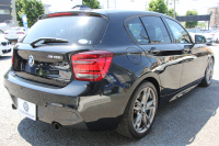 BMW 1シリーズ M135i ﾊﾟｰｷﾝｸﾞｻﾎﾟｰﾄP 直6ﾀｰﾎﾞ320馬力 ｱﾀﾞﾌﾟﾃｨﾌﾞMｻｽ ﾀｯﾁﾊﾟｯﾄﾞ対応HDDﾅﾋﾞBｶﾒﾗ 専用ｴｱﾛ 18AW 専用ﾌﾞﾚｰｷ 左右独立ｵｰﾄｴｱｺﾝ ﾊﾟﾄﾞﾙｼﾌﾄ 8速AT ｽﾏｰﾄｷｰ Bluetoothｵｰﾃﾞｨｵ ﾌﾞﾗｯｸｸﾞﾘﾙ 2年保証