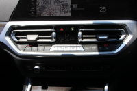 BMW 3シリーズ 320i Mｽﾎﾟｰﾂ ﾃﾞﾋﾞｭｰ&ｺﾝﾌｫｰﾄP 1ｵｰﾅ ﾋｰﾀｰ黒革 専用ﾌﾞﾙｰｽﾃｯﾁ 19AW 360度ｶﾒﾗ 追従ACC ｽﾃｱﾘﾝｸﾞｻﾎﾟｰﾄ LEDﾍｯﾄﾞﾗｲﾄ 電動ﾄﾗﾝｸ ｱｯﾌﾟﾙｶｰﾌﾟﾚｲ ﾀｯﾁ画面HDDﾅﾋﾞﾜｲﾔﾚｽ充電 hi-fiｽﾋﾟｰｶｰ 2年保証