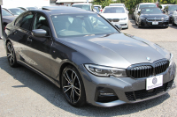 BMW 3シリーズ 330i Mｽﾎﾟｰﾂ ﾃﾞﾋﾞｭｰ&ｺﾝﾌｫｰﾄP ｻﾝﾙｰﾌ 258馬力 ﾋｰﾀｰ黒革 専用青ｽﾃｯﾁ 追従ACC ｽﾃｱｻﾎﾟｰﾄ ｵﾌﾟｼｮﾝ19AW Mｽﾎﾟｰﾂﾌﾞﾚｰｷ LEDﾍｯﾄﾞﾗｲﾄ ｵｰﾄﾊｲﾋﾞｰﾑ 360度ｶﾒﾗ 電動ﾄﾗﾝｸ Hi-fiｽﾋﾟｰｶｰ ﾗｲﾌﾞｺｯｸﾋﾟｯﾄﾞﾌﾞﾗｯｸｷﾄﾞﾆｰｸﾞﾘﾙ 2年保証