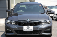 BMW 3シリーズ 330i Mｽﾎﾟｰﾂ ﾃﾞﾋﾞｭｰ&ｺﾝﾌｫｰﾄP ｻﾝﾙｰﾌ 258馬力 ﾋｰﾀｰ黒革 専用青ｽﾃｯﾁ 追従ACC ｽﾃｱｻﾎﾟｰﾄ ｵﾌﾟｼｮﾝ19AW Mｽﾎﾟｰﾂﾌﾞﾚｰｷ LEDﾍｯﾄﾞﾗｲﾄ ｵｰﾄﾊｲﾋﾞｰﾑ 360度ｶﾒﾗ 電動ﾄﾗﾝｸ Hi-fiｽﾋﾟｰｶｰ ﾗｲﾌﾞｺｯｸﾋﾟｯﾄﾞﾌﾞﾗｯｸｷﾄﾞﾆｰｸﾞﾘﾙ 2年保証