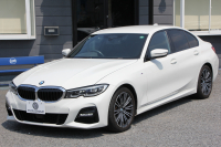 BMW 3シリーズ 320i Mｽﾎﾟｰﾂ ｺﾝﾌｫｰﾄP ｼｰﾄﾋｰﾀｰ 追従ACC ｽﾃｱﾘﾝｸﾞｻﾎﾟｰﾄ BMWﾗｲﾌﾞｺｯｸﾋﾟｯﾄﾞLEDﾍｯﾄﾞﾗｲﾄ ｵｰﾄﾊｲﾋﾞｰﾑ ﾜｲﾔﾚｽ充電 ｱﾝﾋﾞｴﾝﾄﾗｲﾄ ﾊｰﾌﾚｻﾞｰ 電動ﾄﾗﾝｸ 3ｿﾞｰﾝｴｱｺﾝ ｱｯﾌﾟﾙｶｰﾌﾟﾚｲ ﾀｯﾁ画面HDDﾅﾋﾞ2年保証