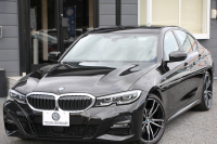 BMW 3シリーズ 320i ｼﾄﾘﾝﾌﾞﾗｯｸｴﾃﾞｨｼｮﾝ 首都圏限定88台 ﾊｲﾗｲﾝ ｵｲｽﾀｰﾚｻﾞｰ ｼｰﾄﾋｰﾀｰ ｺﾝﾌｫｰﾄP 電動ﾄﾗﾝｸ Hi-fiｽﾋﾟｰｶｰ 360度ｶﾒﾗ 19AW 追従ACC ｽﾃｱﾘﾝｸﾞｻﾎﾟｰﾄ ｱｯﾌﾟﾙｶｰﾌﾟﾚｲ ﾀｯﾁ画面HDDﾅﾋﾞLEDﾍｯﾄﾞﾗｲﾄ ｵｰﾄﾊｲﾋﾞｰﾑ 2年保証