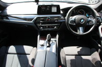 BMW 5シリーズ 523d ﾂｰﾘﾝｸﾞｴﾃﾞｨｼｮﾝﾐｯｼｮﾝｲﾝﾎﾟｯｼﾌﾞﾙ 特別仕様車 ﾊｰﾏﾝｶｰﾄﾞﾝｻﾗｳﾝﾄﾞHUD 専用ﾌﾞﾗｯｸ19AW ﾌﾞﾗｯｸｷﾄﾞﾆｰｸﾞﾘﾙ 追従ACC ｽﾃｱﾘﾝｸﾞｻﾎﾟｰﾄ 360度ｶﾒﾗ Pｱｼｽﾄ ﾀｯﾁ画面HDDﾅﾋﾞTV LEDﾍｯﾄﾞﾗｲﾄ ｵｰﾄﾊｲﾋﾞｰﾑ 2年保証