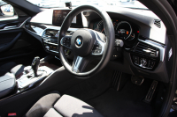 BMW 5シリーズ 523d ﾂｰﾘﾝｸﾞｴﾃﾞｨｼｮﾝﾐｯｼｮﾝｲﾝﾎﾟｯｼﾌﾞﾙ 特別仕様車 ﾊｰﾏﾝｶｰﾄﾞﾝｻﾗｳﾝﾄﾞHUD 専用ﾌﾞﾗｯｸ19AW ﾌﾞﾗｯｸｷﾄﾞﾆｰｸﾞﾘﾙ 追従ACC ｽﾃｱﾘﾝｸﾞｻﾎﾟｰﾄ 360度ｶﾒﾗ Pｱｼｽﾄ ﾀｯﾁ画面HDDﾅﾋﾞTV LEDﾍｯﾄﾞﾗｲﾄ ｵｰﾄﾊｲﾋﾞｰﾑ 2年保証