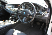 BMW 5シリーズ 523d ﾂｰﾘﾝｸﾞMｽﾎﾟｰﾂ ﾊｲﾗｲﾝ 最終ﾓﾃﾞﾙ 全席ﾋｰﾀｰ黒革 LEDﾍｯﾄﾞﾗｲﾄ 追従ACC ﾚｰﾝﾁｪﾝｼﾞ警告 衝突軽減ﾌﾞﾚｰｷ 車線逸脱警告 歩行者警告 ﾀｯﾁﾊﾟｯﾄﾞ対応HDDﾅﾋﾞﾌﾙｾｸﾞTV 電動ﾄﾗﾝｸ ｱｸﾃｨﾌﾞﾌﾟﾛﾃｸｼｮﾝ NOｽﾓｰｶｰP2年保証