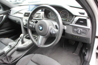 BMW 3シリーズ 320i ﾂｰﾘﾝｸﾞMｽﾎﾟｰﾂ 最終ﾓﾃﾞﾙ 新ｴﾝｼﾞﾝ ｼｰﾄﾋｰﾀｰ LEDﾍｯﾄﾞﾗｲﾄ&ﾃｰﾙ NEWﾙｰﾑﾐﾗｰ 追従ACC ﾚｰﾝﾁｪﾝｼﾞ警告 ﾀｯﾁﾊﾟﾈﾙ対応HDDﾅﾋﾞ Bｶﾒﾗ Bluetooth接続 ﾊﾟﾄﾞﾙｼﾌﾄ 電動ﾄﾗﾝｸ 衝突軽減ﾌﾞﾚｰｷ 車線逸脱警告 歩行者警告 2年保証