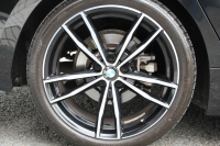 BMW 3シリーズ 320i Mｽﾎﾟｰﾂ ﾃﾞﾋﾞｭｰ&ｺﾝﾌｫｰﾄP ｻﾝﾙｰﾌ ﾋｰﾀｰ黒革 専用ﾌﾞﾙｰｽﾃｯﾁ 19AW 追従ACC ｽﾃｱﾘﾝｸﾞｻﾎﾟｰﾄ LEDﾍｯﾄﾞﾗｲﾄ ｵｰﾄﾊｲﾋﾞｰﾑ 電動ﾄﾗﾝｸ ｱｯﾌﾟﾙｶｰﾌﾟﾚｲ ﾀｯﾁ画面HDDﾅﾋﾞﾜｲﾔﾚｽ充電 Hi-fiｽﾋﾟｰｶｰ Pｱｼｽﾄ 専用ｴｱﾛ 2年保証