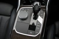 BMW 3シリーズ 320i Mｽﾎﾟｰﾂ ﾃﾞﾋﾞｭｰ&ｺﾝﾌｫｰﾄP ｻﾝﾙｰﾌ ﾋｰﾀｰ黒革 専用ﾌﾞﾙｰｽﾃｯﾁ 19AW 追従ACC ｽﾃｱﾘﾝｸﾞｻﾎﾟｰﾄ LEDﾍｯﾄﾞﾗｲﾄ ｵｰﾄﾊｲﾋﾞｰﾑ 電動ﾄﾗﾝｸ ｱｯﾌﾟﾙｶｰﾌﾟﾚｲ ﾀｯﾁ画面HDDﾅﾋﾞﾜｲﾔﾚｽ充電 Hi-fiｽﾋﾟｰｶｰ Pｱｼｽﾄ 専用ｴｱﾛ 2年保証