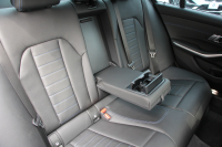 BMW 3シリーズ 320i Mｽﾎﾟｰﾂ ﾃﾞﾋﾞｭｰ&ｺﾝﾌｫｰﾄP ｻﾝﾙｰﾌ ﾋｰﾀｰ黒革 専用ﾌﾞﾙｰｽﾃｯﾁ 19AW 追従ACC ｽﾃｱﾘﾝｸﾞｻﾎﾟｰﾄ LEDﾍｯﾄﾞﾗｲﾄ ｵｰﾄﾊｲﾋﾞｰﾑ 電動ﾄﾗﾝｸ ｱｯﾌﾟﾙｶｰﾌﾟﾚｲ ﾀｯﾁ画面HDDﾅﾋﾞﾜｲﾔﾚｽ充電 Hi-fiｽﾋﾟｰｶｰ Pｱｼｽﾄ 専用ｴｱﾛ 2年保証