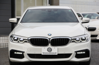 BMW 5シリーズ 530i Mｽﾎﾟｰﾂ 型式変更後｢JR20｣ 252馬力 全席ﾋｰﾀｰ黒革 HUD 追従ACC ｽﾃｱﾘﾝｸﾞｻﾎﾟｰﾄ 変更後全面液晶ﾒｰﾀｰ LEDﾍｯﾄﾞﾗｲﾄ ｵｰﾄﾊｲﾋﾞｰﾑ ﾀｯﾁ画面HDDﾅﾋﾞTV 360度ｶﾒﾗ Mspﾌﾞﾚｰｷ 19AW 電動ﾄﾗﾝｸ 専用ｴｱﾛ 2年保証